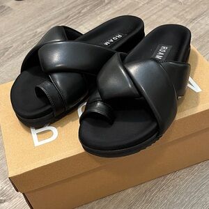 ROAM Women's Elegant Black Sandals
